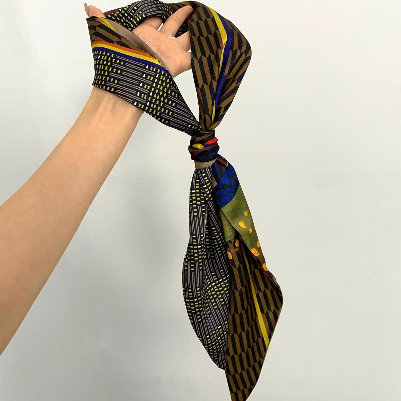 Lenço de Seda Luxuoso Estampad - Scarf Silk Neck avaliação e preço